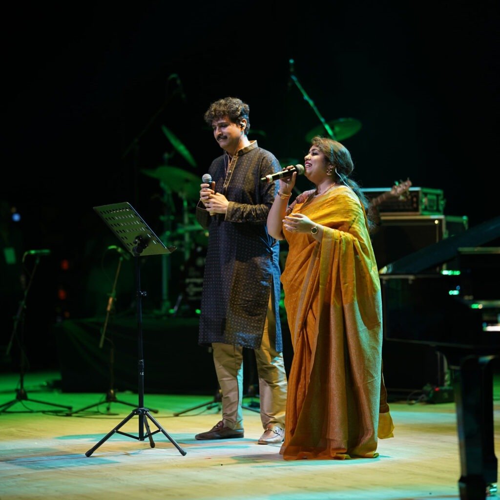 Arundathi-Vasishta-Anusha-A-N-singing
