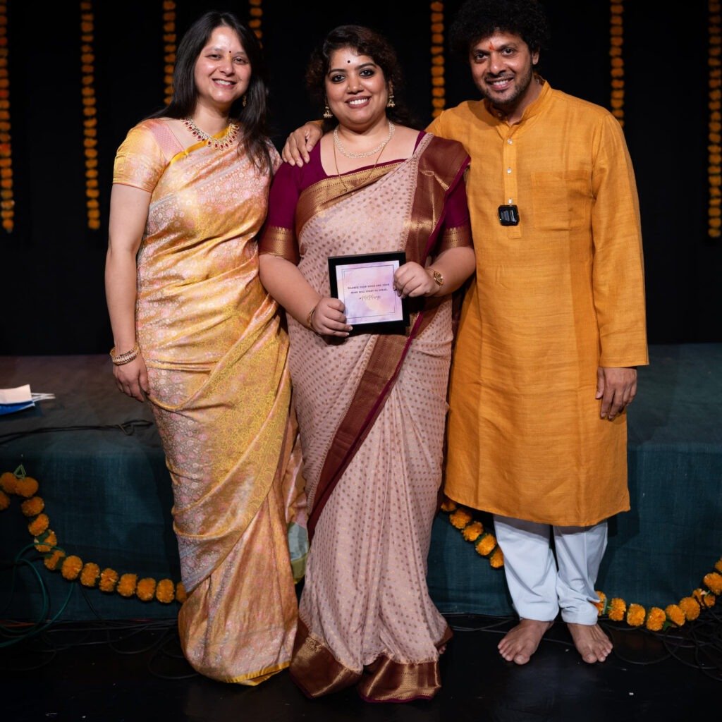 Arundathi-Vasishta-Anusha-A-N-singing