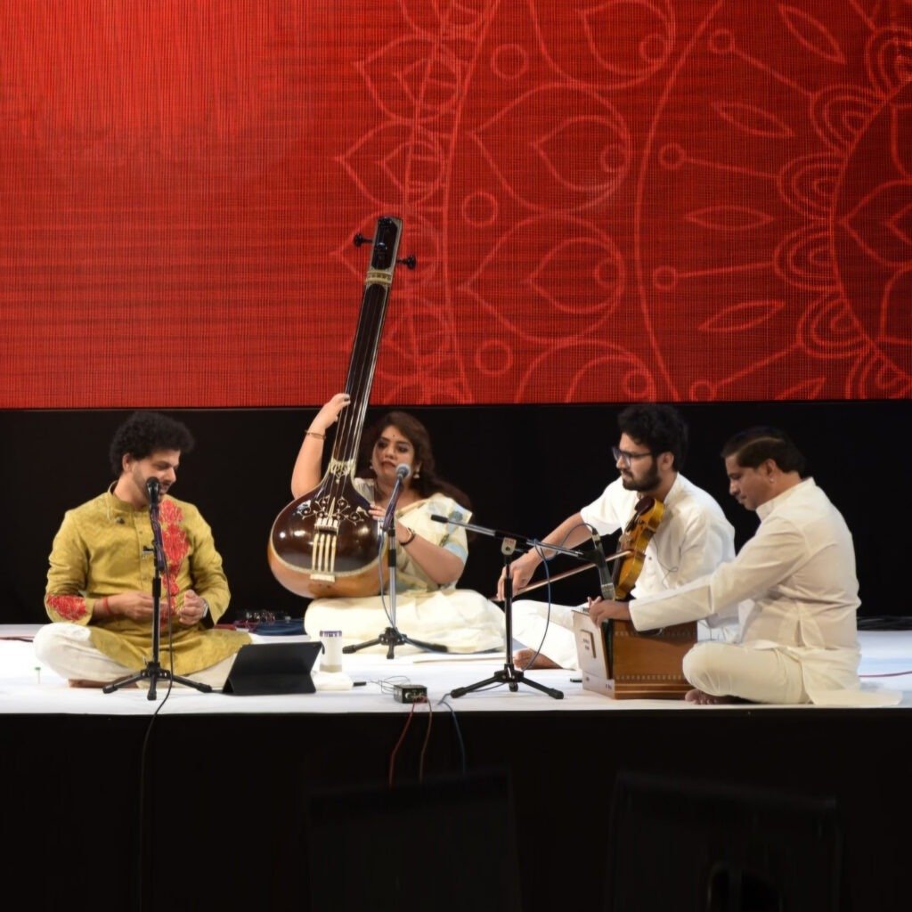 Arundathi-Vasishta-Anusha-A-N-sitar-instrument